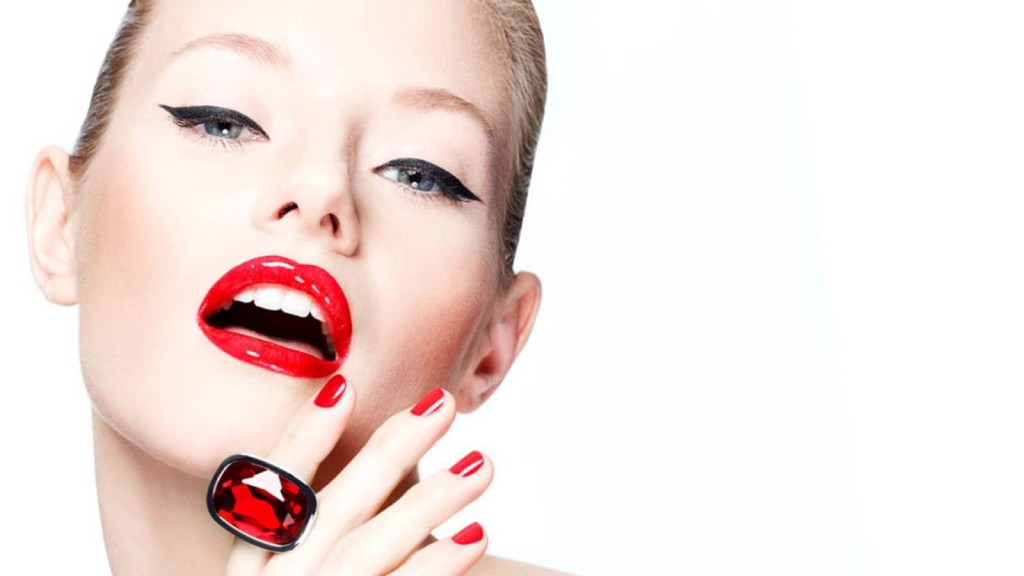 Classic Parisian Makeup for Lovely Women